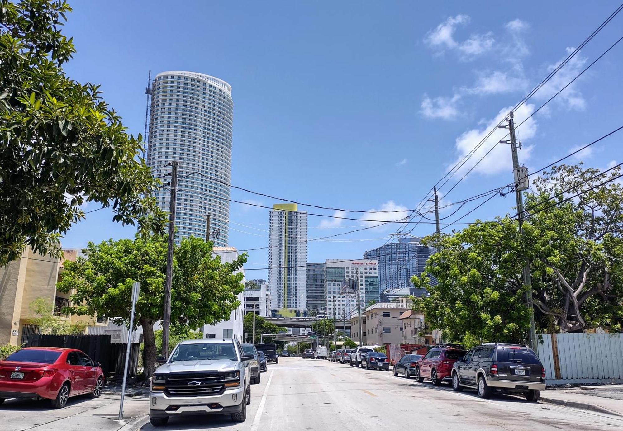 Comfortable 1Br Tropical Escape Near Brickell Apartment *